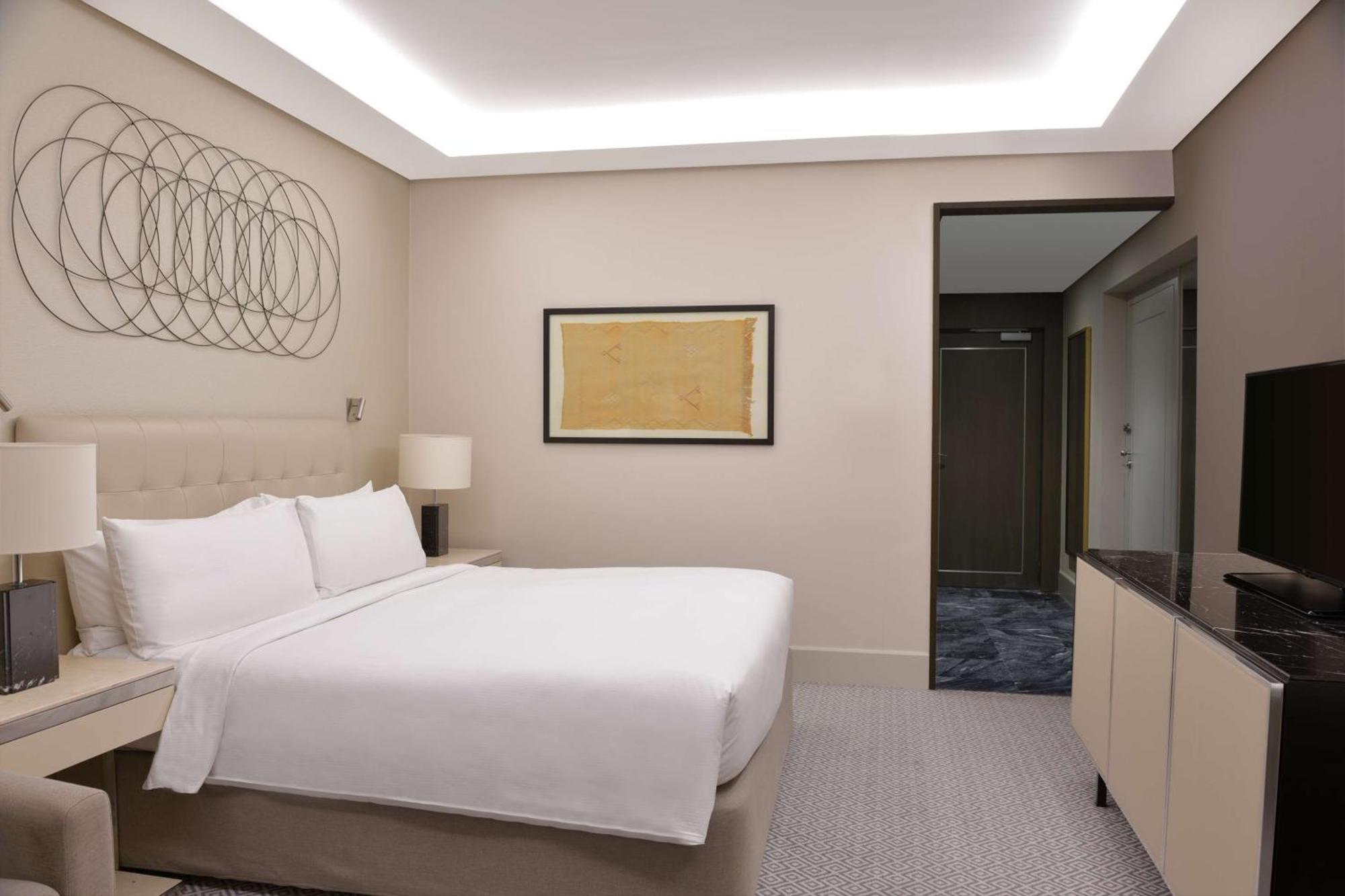 Hilton Tanger City Center Экстерьер фото A bedroom at the hotel